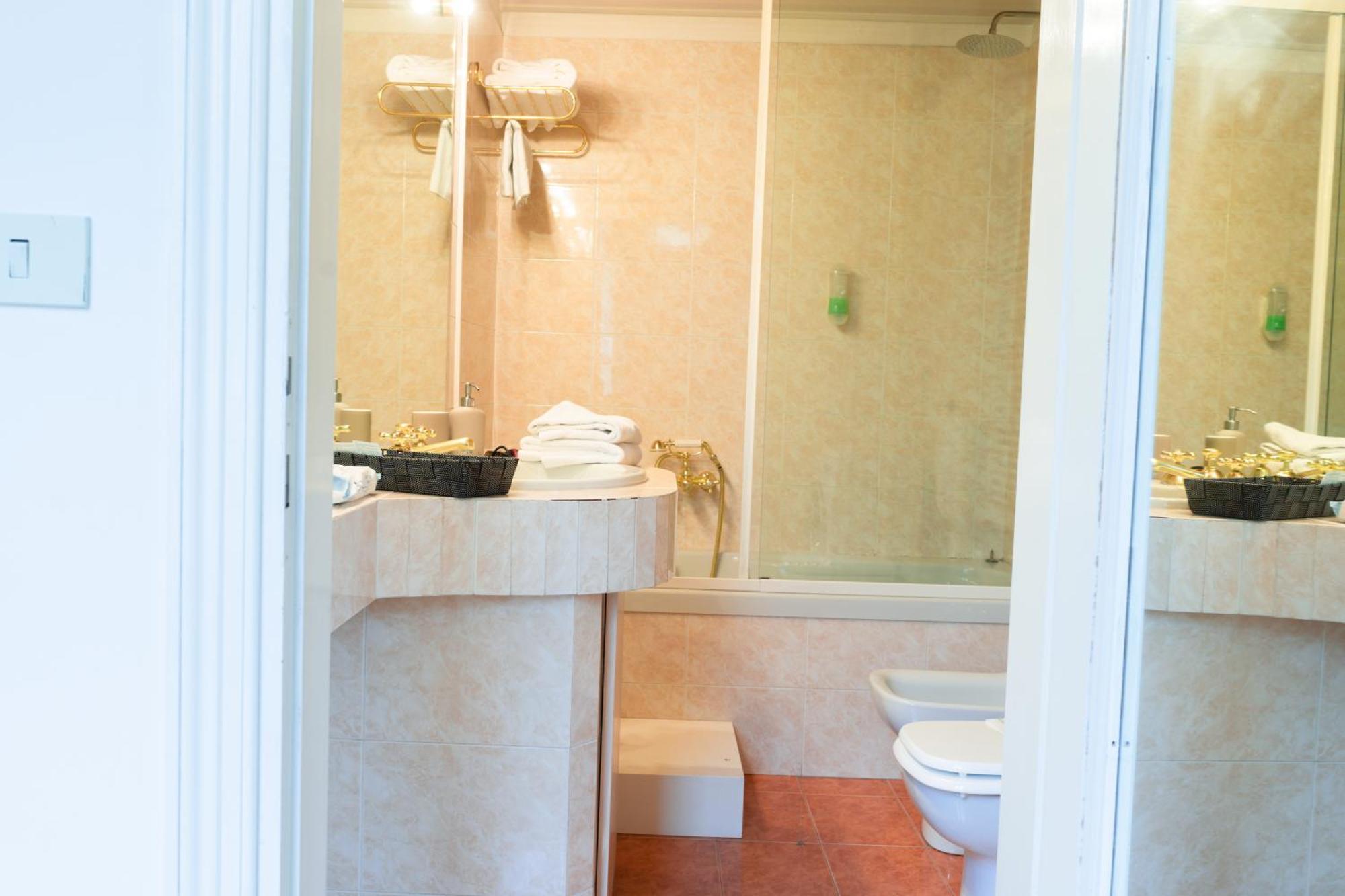 Citystay I Indipendenza Grand Apartment Bologna Bagian luar foto